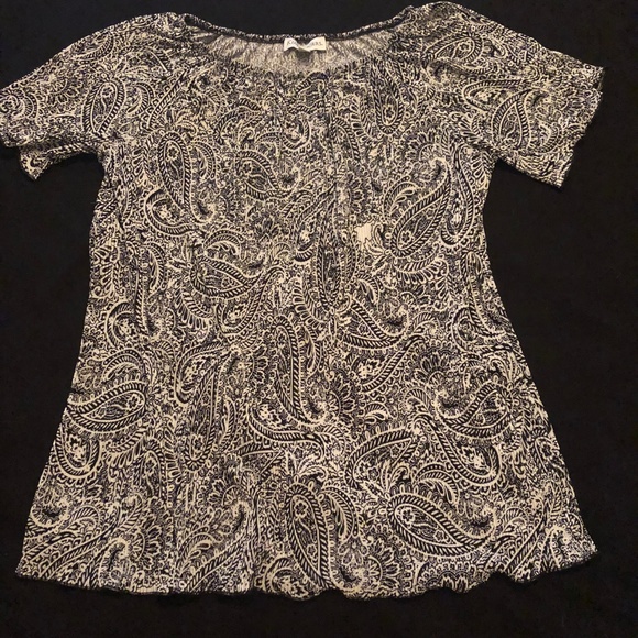 Dark navy blue and white paisley ruffle edge top - Picture 2 of 7